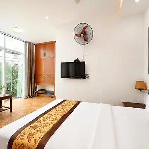 https://queen-hotel-tan-binh.hotelsvungtau.com